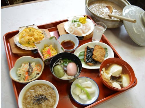 北前文化のひとつの河原決明茶を使った「茶粥定食」