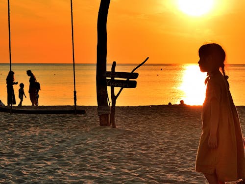 シンボルリックな「ビーチブランコゆらり」