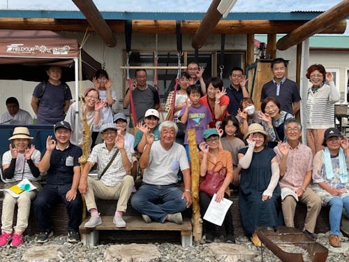 本場さながらのたこ焼きパーティの後、たこ焼きポーズで記念撮影!