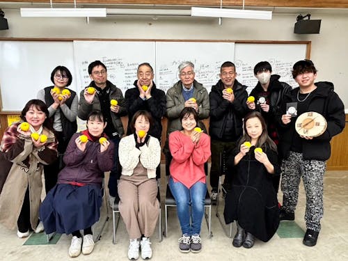 昨年度の体験プログラムでの記念写真(向かって一番右がそうわくん)