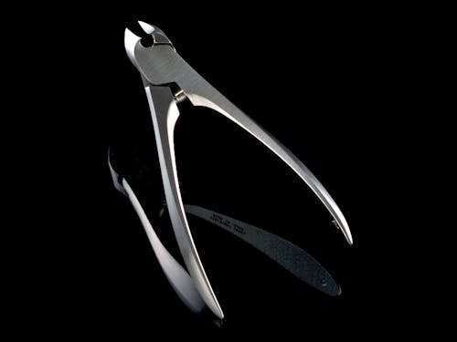 世界が認める切れ味と美しいフォルムのニッパー型つめ切り