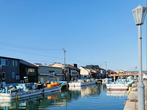 漁船が並ぶ内川の風景