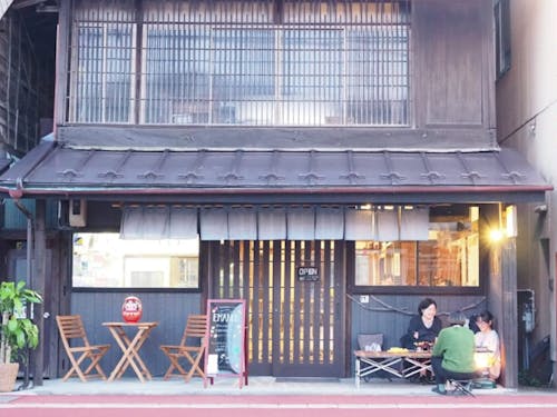 会場は古民家をリノベしたコミュニティカフェEMANON