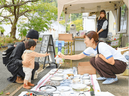 沖島での現役地域おこし協力隊の活動風景