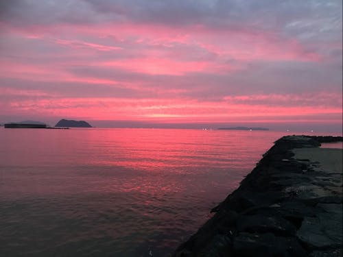 菊ヶ浜海水浴場の真っ赤な夕日