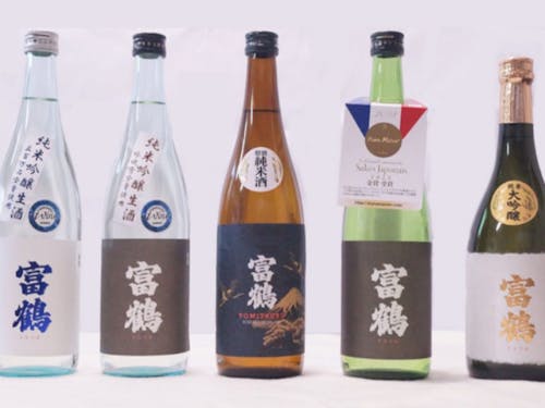 一押しの冨鶴「特別純米 竹林」(中央青ラベル)は、角の取れたまろやかで芳醇な味わい。