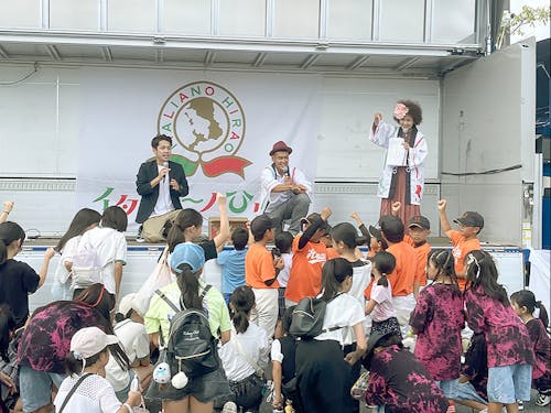 プレゼントをかけて大盛り上がりのじゃんけん大会!(前回の様子)