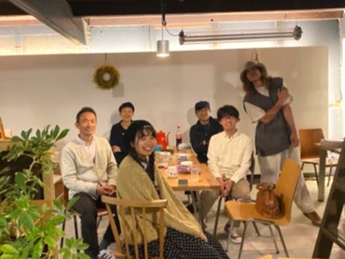 朗らかな雰囲気で打ち合わせ中のラベンジャーズの皆さん