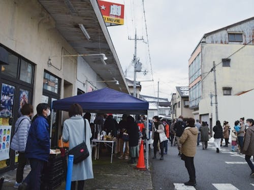 食がテーマの上映作品にあわせて開催したマルシェ『食の安全を守る人々』