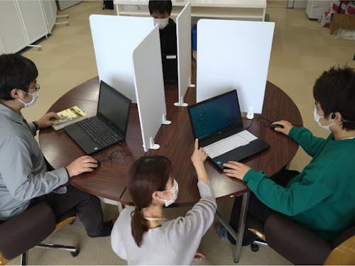 ITドーナツのパソコン実習のようす