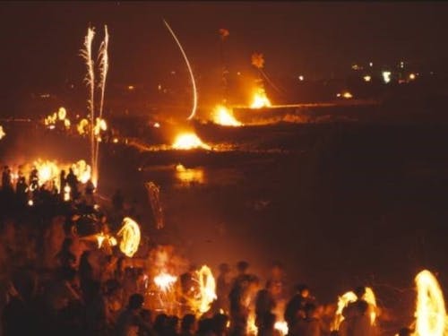 四季を感じる暮らし。毎年お盆にみられる上市川べりのお招来魂。