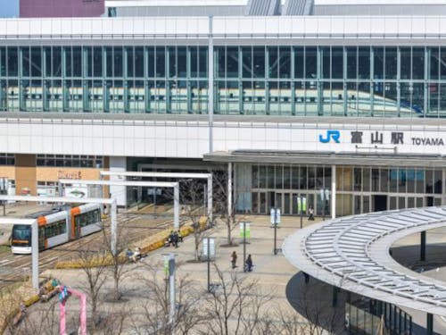 富山駅とライトレール