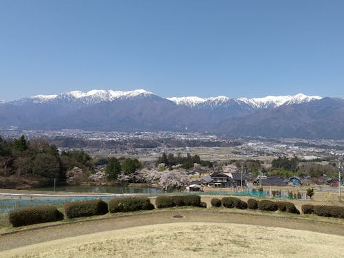 中央アルプスと駒ヶ根市全貌。雄大な山がいつも市民に元気をくれます