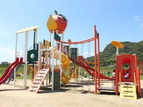 木葉駅すぐの遊具公園は子どもたちでいっぱい(玉東町)