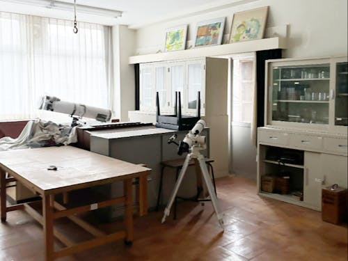 現在の図工理科室にはまだ備品が残ったまま