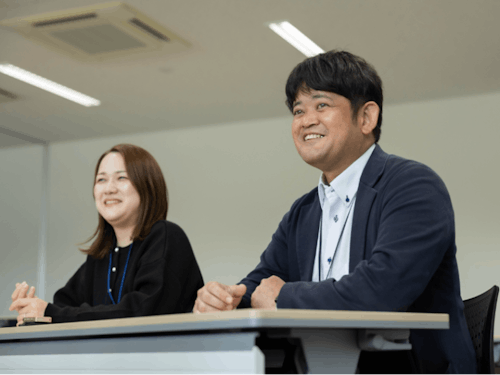 協力隊の所属先となる企画財政課の中間と小栁