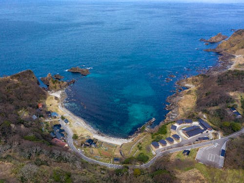 澄んだ海と入り組んだ岩礁が特徴の木ノ浦海岸は、ダイビングスポットとしても有名です。