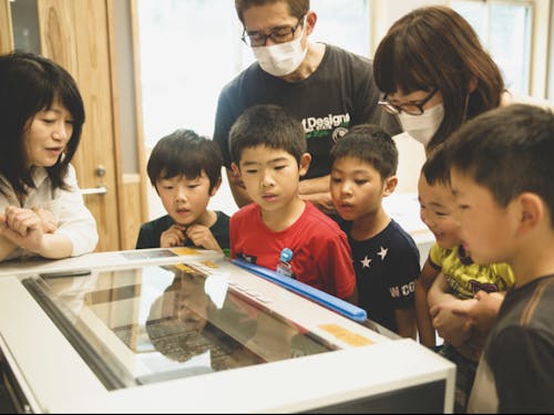 モノづくりに子どもたちも興味津々!