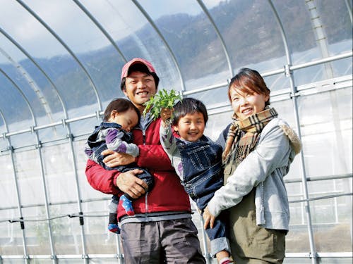 元気いっぱいのお子様も一緒にご家族で農業をされています