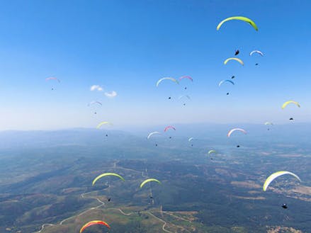 地形を読み、風を操り、世界の空を飛ぶ