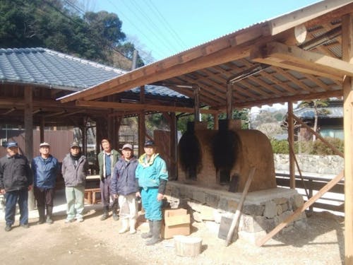 地域の手作りで完成したピザ窯