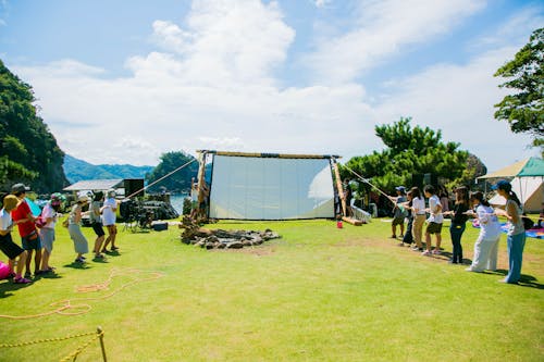 当日はスクリーン立てなど参加者も一緒にできる企画があります。