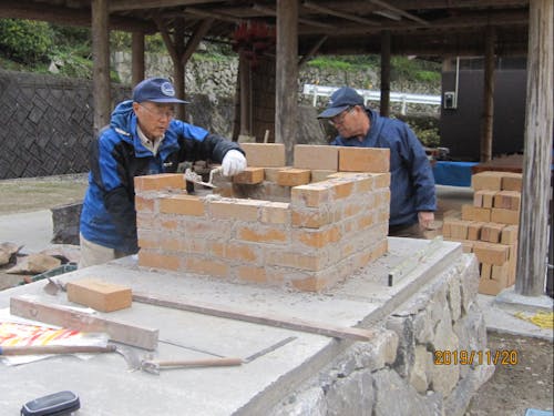 ピザ窯作りの様子