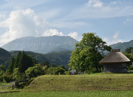 御机の茅葺小屋
