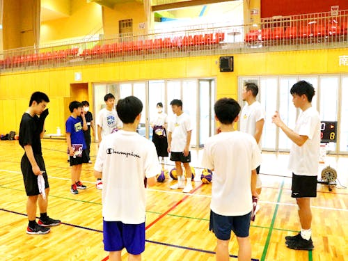 【バスケ】地元の中学生と交流の様子
