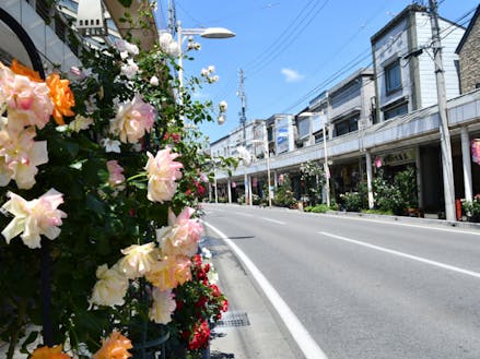 昭和の看板建築が残るレトロな商店街