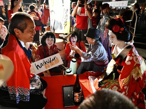 負けたらお酒を飲む箸けん駕籠かきレース