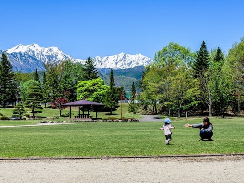 広い公園でのびのび子育て