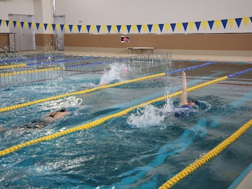 美瑛町町民プール「丘のまち わいわいプール」