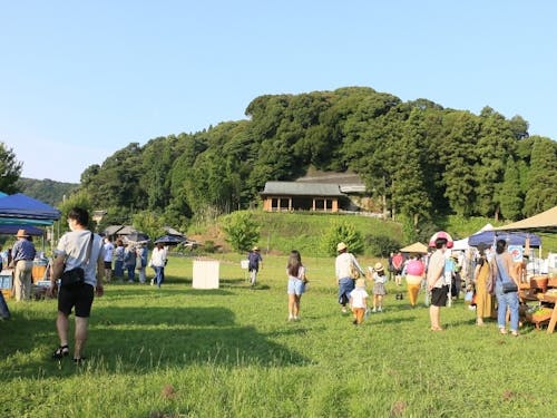 ファーマーズマーケット「ひゃくすた」の様子