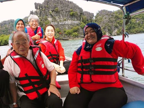 出張もあります。出会う人の数がぐんと増えます。