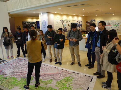 職場の一階は展示があり、ここでいろんな催しをします。