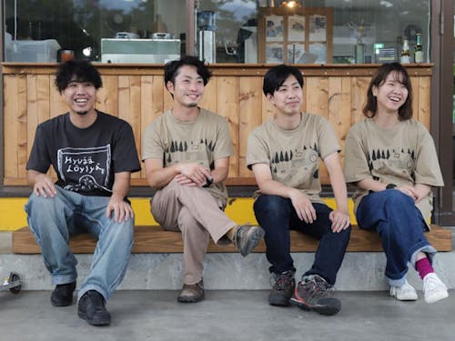 Hudanのメンバー(一番左はお店の店長)