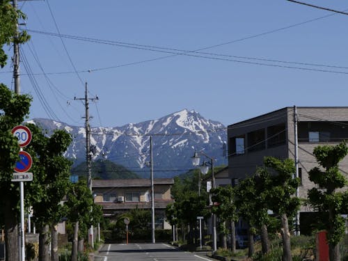 町の象徴谷川岳。僕ら地域の人間のランドマークです。美しい山を見ながらの暮らしは最高!