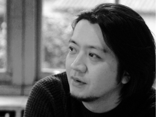 芸術家であり、起業家である河内さん。