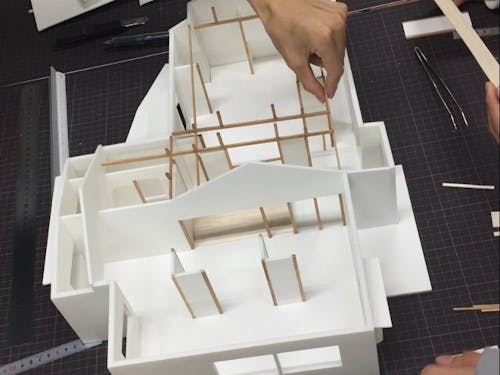 舞鶴高専研究室の設計図・ジオラマ作りから、改修はスタート。