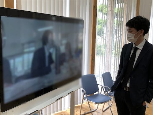 コロナ禍で高校休業中も公営塾は遠隔授業を実施し、生徒のサポートに努めました。