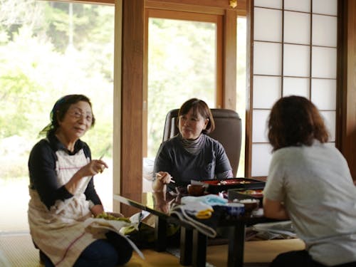地元の女性グループが作るお弁当が自慢の「いじら・焼き畑食堂」