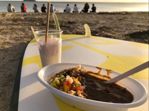 このイベントでは食事で地元の食材を使ったメニューを提供しています