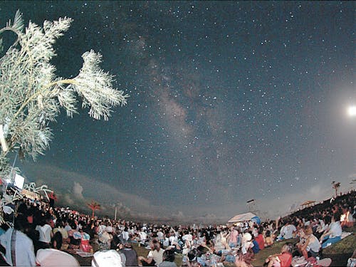 石垣島の星まつりの様子。石垣島は実は星空観測のメッカでもあります。