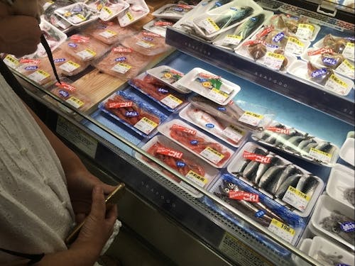 現地のスーパーの品ぞろえや