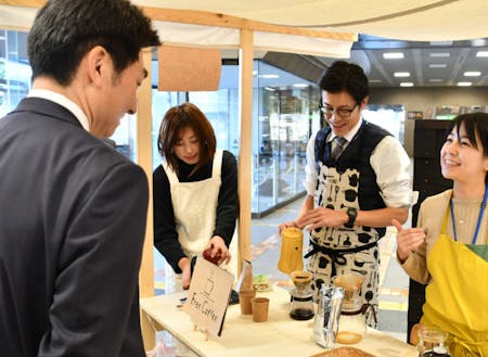 市役所の1階で、無料のふるまいコーヒー