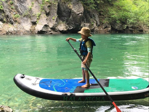 川は透き通ってとっても綺麗
