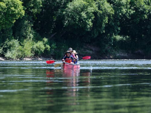 カヌー体験など自然を活用したアクティビティが豊富です
