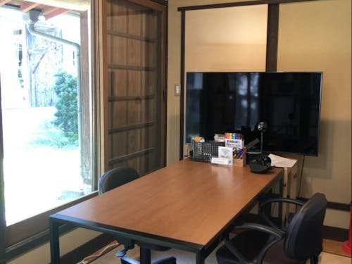 大画面のモニターも!オンライン会議も快適