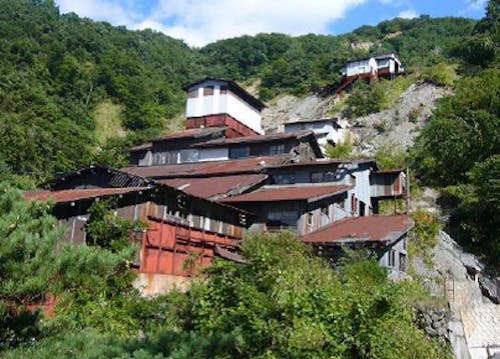 クローム鉱山遺構
